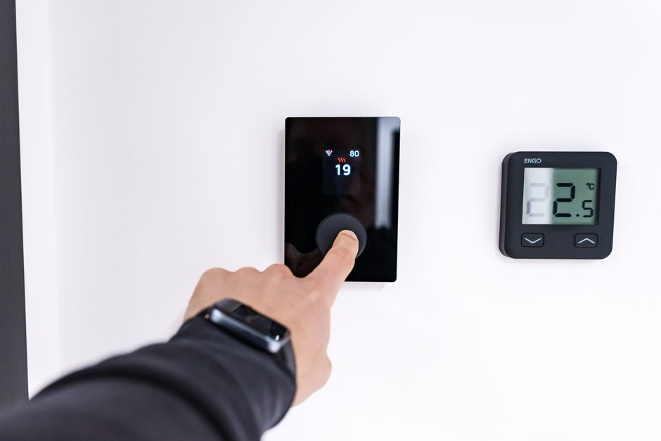 Smart thermostat controlling home heating