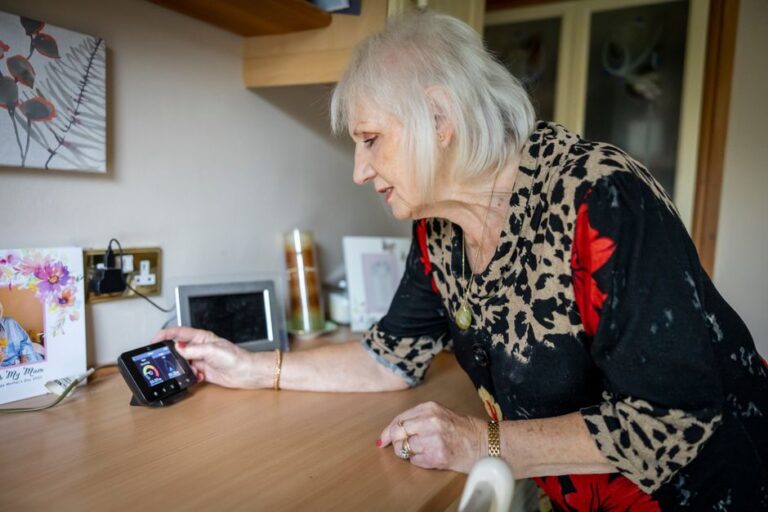 A UK smart meter in-home display showing electricity usage